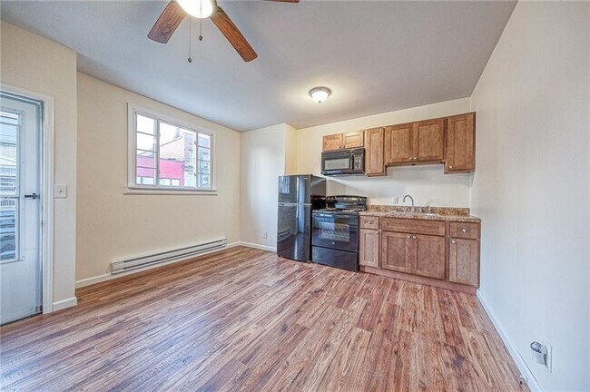 427 Adams St in Rochester, PA - Building Photo - Building Photo