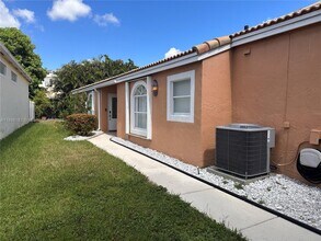 113 Rosewood Ln in Greenacres, FL - Building Photo - Building Photo