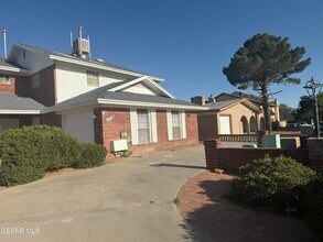 1758 Pico Alto Dr in El Paso, TX - Building Photo - Building Photo