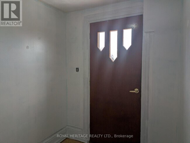 75 Charles St in Oshawa, ON - Building Photo - Building Photo