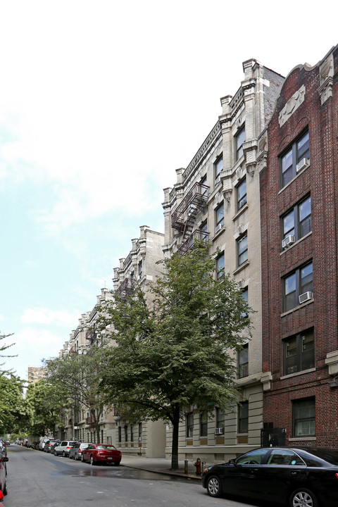 117-143 W 141st St in New York, NY - Building Photo