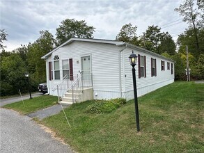 416 Silver Maples Dr in Harriman, NY - Building Photo - Building Photo