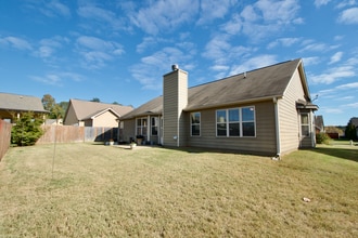 2702 Matsu Ln in Opelika, AL - Foto de edificio - Building Photo