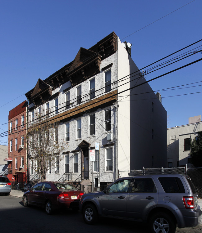 305 Madison St in Hoboken, NJ - Foto de edificio - Building Photo