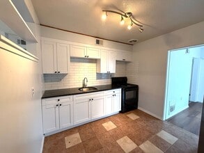 3310 New England St in Sarasota, FL - Building Photo - Building Photo