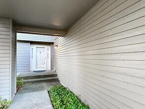 11424 NE 115th Ct in Kirkland, WA - Building Photo - Building Photo