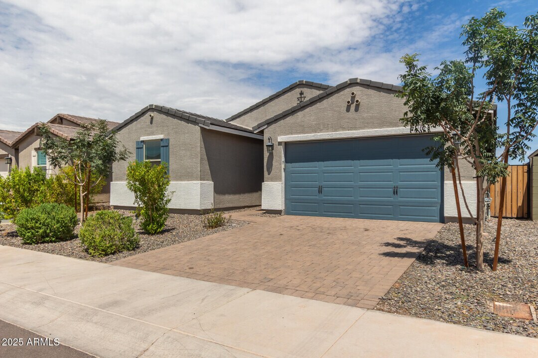 6918 W Winston Dr in Phoenix, AZ - Building Photo
