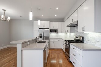 436 Laurel St in San Carlos, CA - Foto de edificio - Building Photo