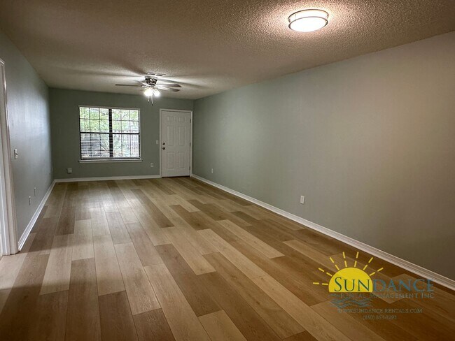 8477 Barrancas St in Navarre, FL - Building Photo - Building Photo