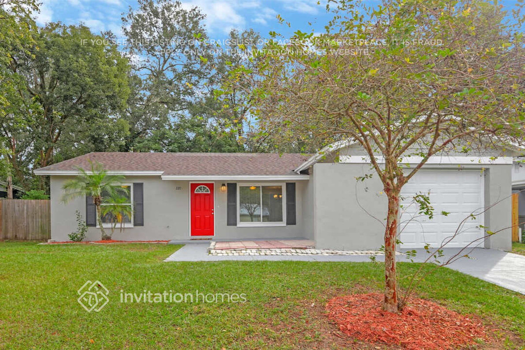 220 Faithway Dr in Seffner, FL - Building Photo