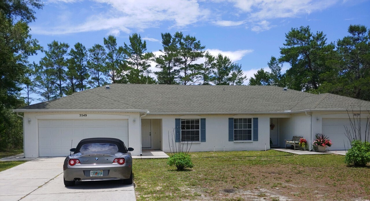 5549 W Oak Park Blvd, Unit 5549 in Homosassa, FL - Foto de edificio