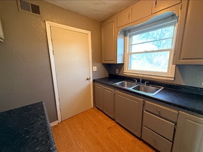 2332 N Poplar St in Wichita, KS - Building Photo - Building Photo