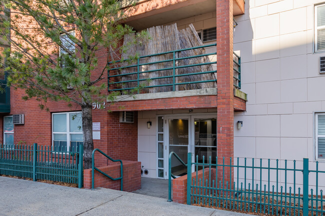6902 Narrows Ave in Brooklyn, NY - Foto de edificio - Building Photo