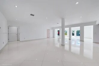 850 N Venetian Dr in Miami Beach, FL - Building Photo - Building Photo
