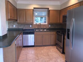 619 E Ridgewood Ave in Ormond Beach, FL - Building Photo - Building Photo