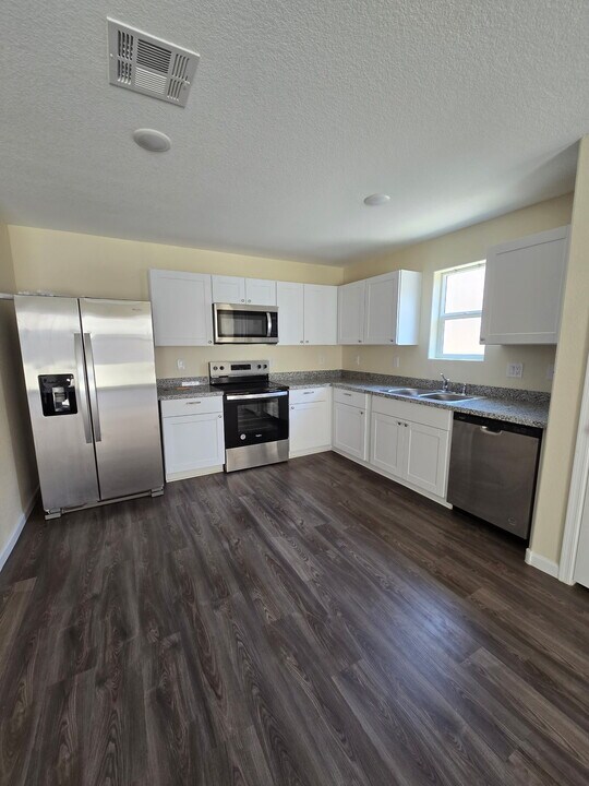 2384 Tapatio Dr in Bullhead City, AZ - Building Photo