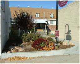 Vine St. Courtyard Apts. and Commercial Space Apartments