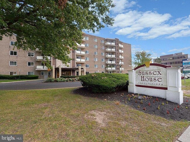 503 Sussex House in Cherry Hill Township, NJ - Foto de edificio - Building Photo