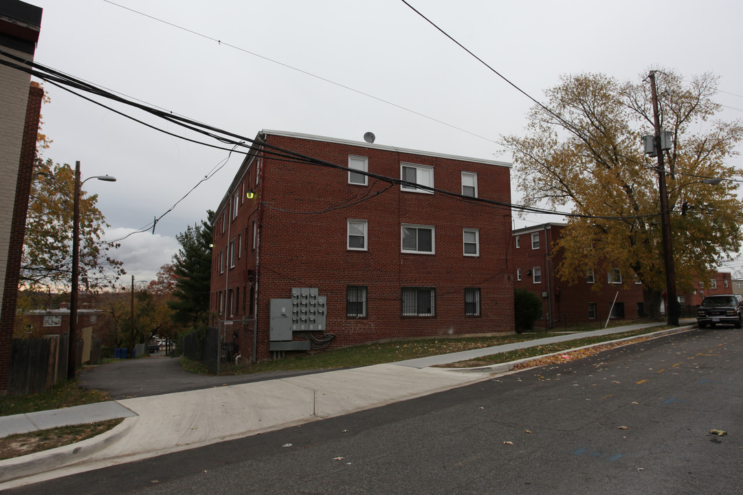 5216 Just St NE in Washington, DC - Foto de edificio