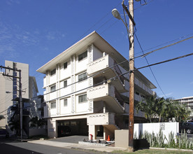 1704 Halekula Way in Honolulu, HI - Building Photo - Building Photo