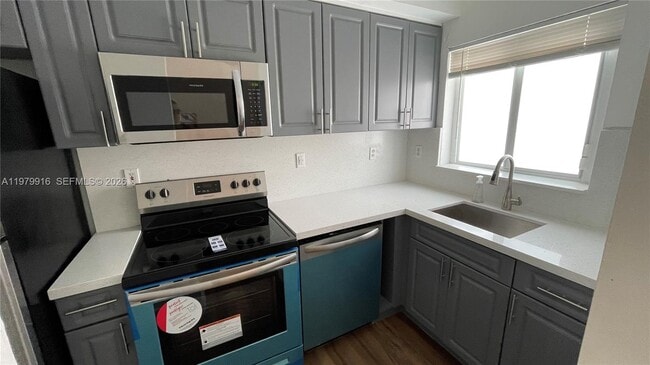 209 Northwest Dr in Miami, FL - Building Photo - Building Photo