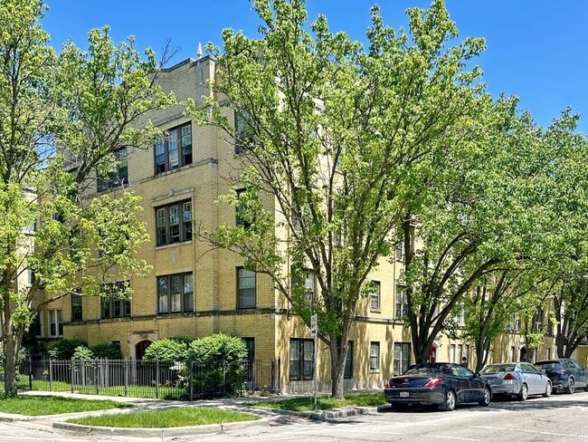 property at 2856 W Cullom Ave