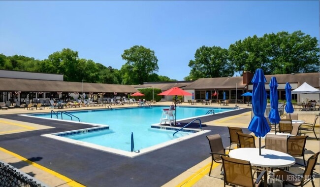 11 Pine Cluster Cir in Englishtown, NJ - Building Photo - Building Photo