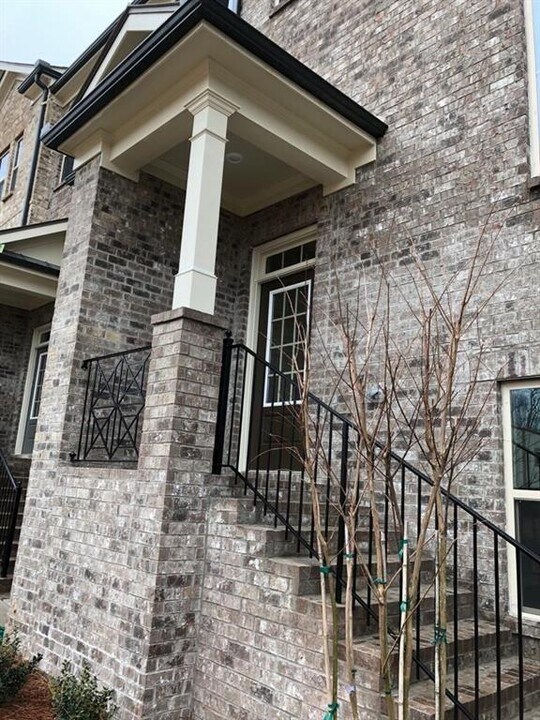 3930 Redwood Dr in Cumming, GA - Building Photo