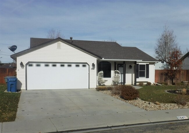 784 Johnson Dr in Middleton, ID - Building Photo - Building Photo