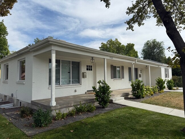 2161 S Nowell Cir, Unit 2161 Nowell