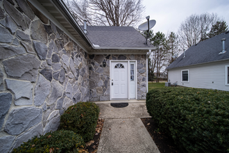 6683 Courtyard Dr in Madison, OH - Building Photo - Building Photo