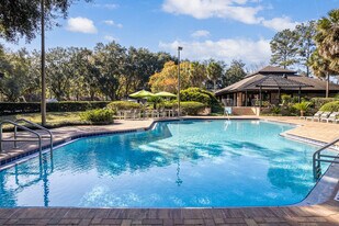 The Laurels in Gainesville, FL - Building Photo