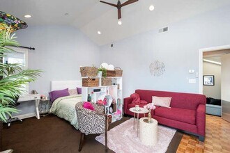 2044 Fairmont Dr in San Mateo, CA - Building Photo - Building Photo