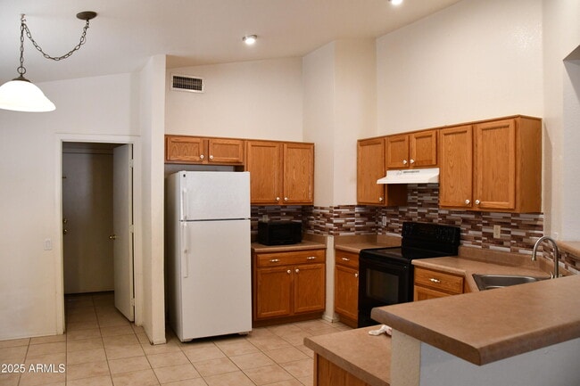 13044 W Avalon Dr in Avondale, AZ - Building Photo - Building Photo