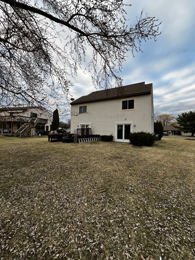 56 Suncrest Dr, Unit B in Waterford, NY - Building Photo - Building Photo