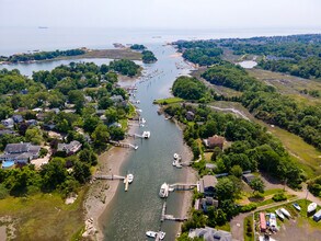 44 Brown Rd in East Haven, CT - Building Photo - Building Photo