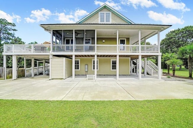 214 Bates Retreat in Hampstead, NC - Building Photo - Building Photo