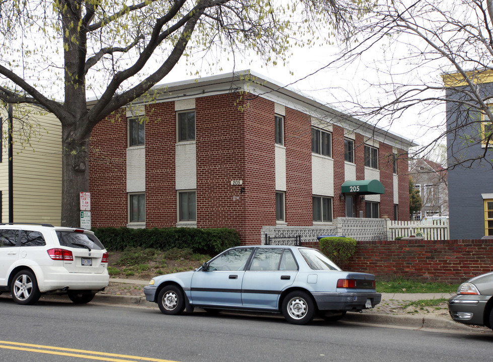 205 N West St in Alexandria, VA - Foto de edificio