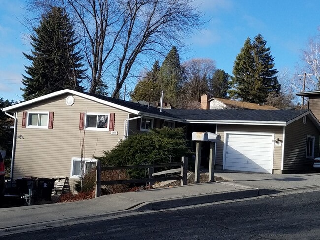 property at 1425 NW Kenny Dr