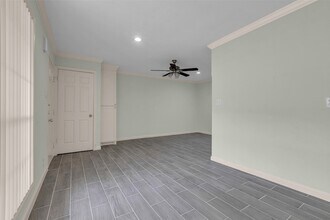 1311 Antoine Dr, Unit 128 in Houston, TX - Building Photo - Building Photo