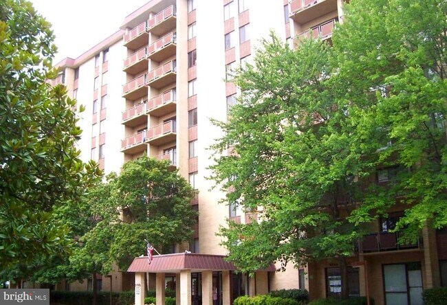 3100 S Manchester St in Falls Church, VA - Building Photo - Building Photo