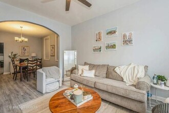 1140 W Roscoe St, Unit G in Chicago, IL - Foto de edificio - Building Photo