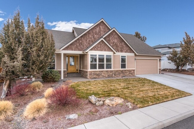 3733 SW Yew Ln in Redmond, OR - Building Photo - Building Photo