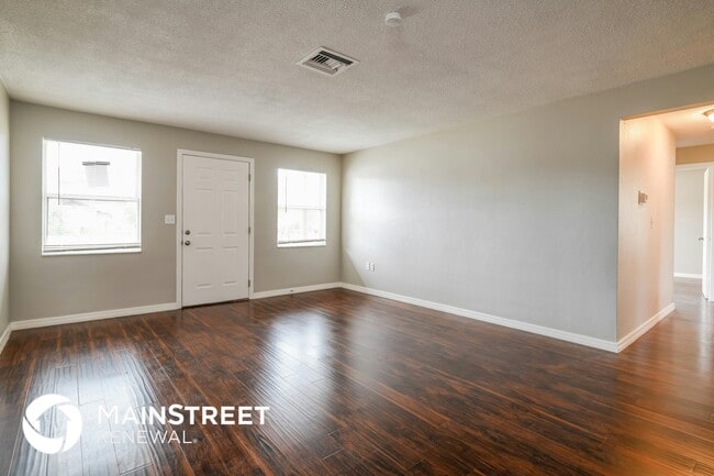 610 Charlotte Ave in Tarpon Springs, FL - Foto de edificio - Building Photo