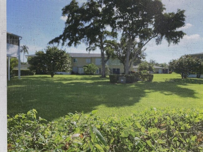 1100 Boxwood Dr, Unit Pine of Delray in Delray Beach, FL - Building Photo - Building Photo