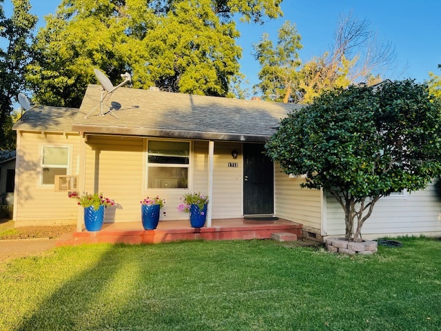 1712 Mangrove Ave in Chico, CA - Building Photo