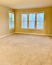 13106 NE 139th St in Kirkland, WA - Foto de edificio - Building Photo