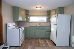 61 Brewster Ave, Unit C