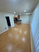 Fourth Circle in San Mateo, CA - Foto de edificio - Building Photo
