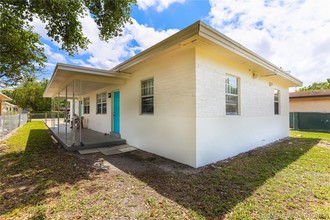 2171 NW 100th St-Unit -2173 in Miami, FL - Building Photo - Building Photo